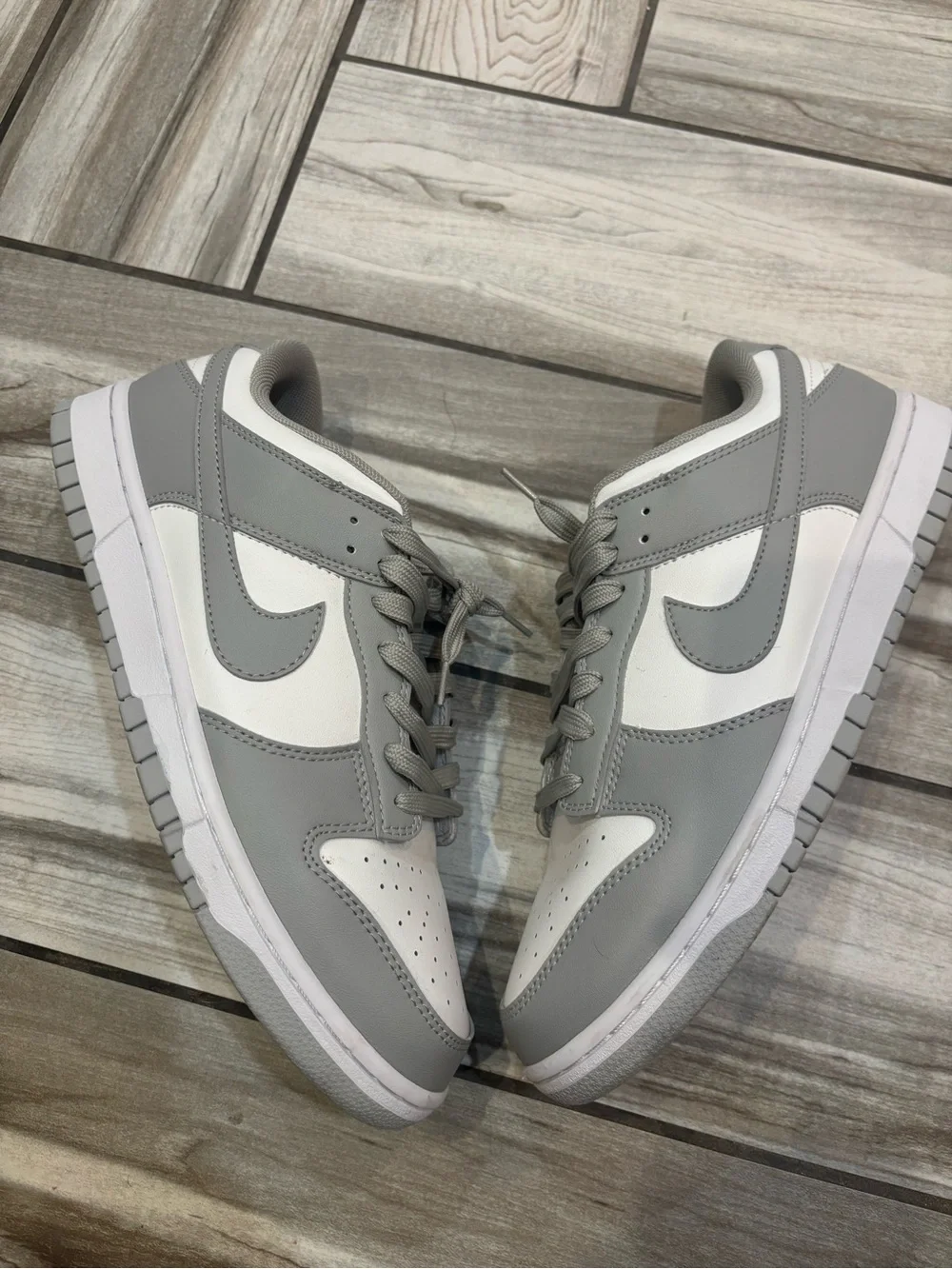 Nike Low-Top Sneakers in Grey and White